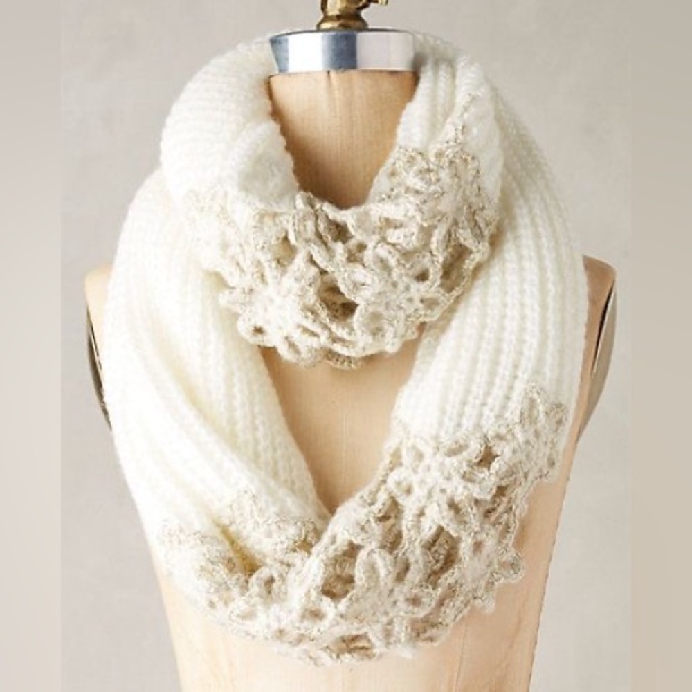 NWOT Anthropologie Crocheted Villarica Infinity Scarf